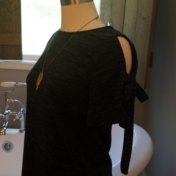 L She and Sky cold shoulder dress - Picture 2 of 8